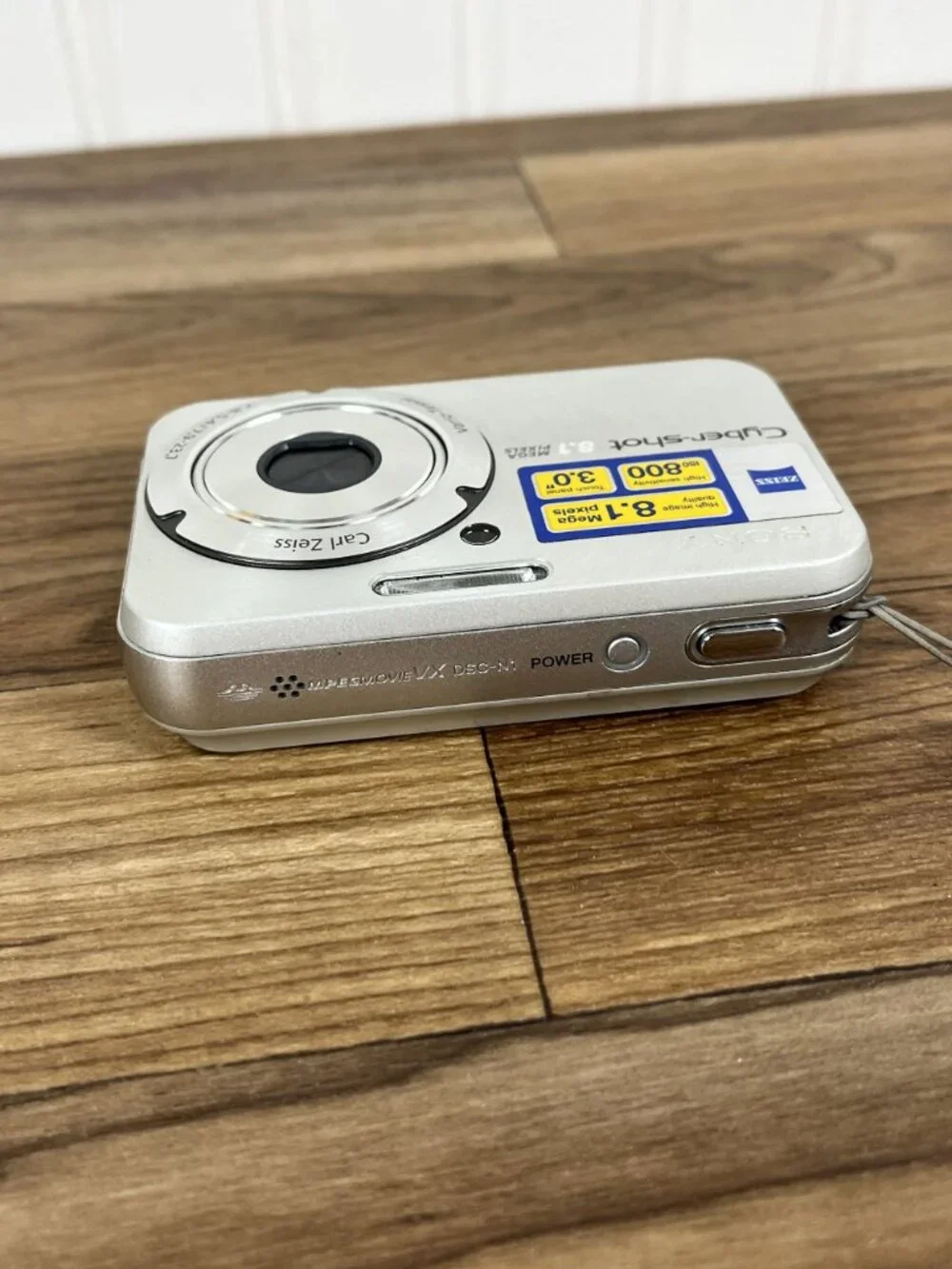 Sony Cybershot DSC-N1 8.1MP Digital Camera Charger SD Card   Battery Case